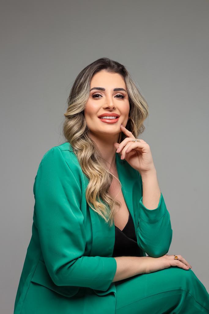 Dra. Irisnádia Faria - Farmacêutica e Especialista em Estética Avançada